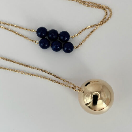 Bola de grossesse en Lapis Lazuli sur chaîne Acier Doré Lithosmose