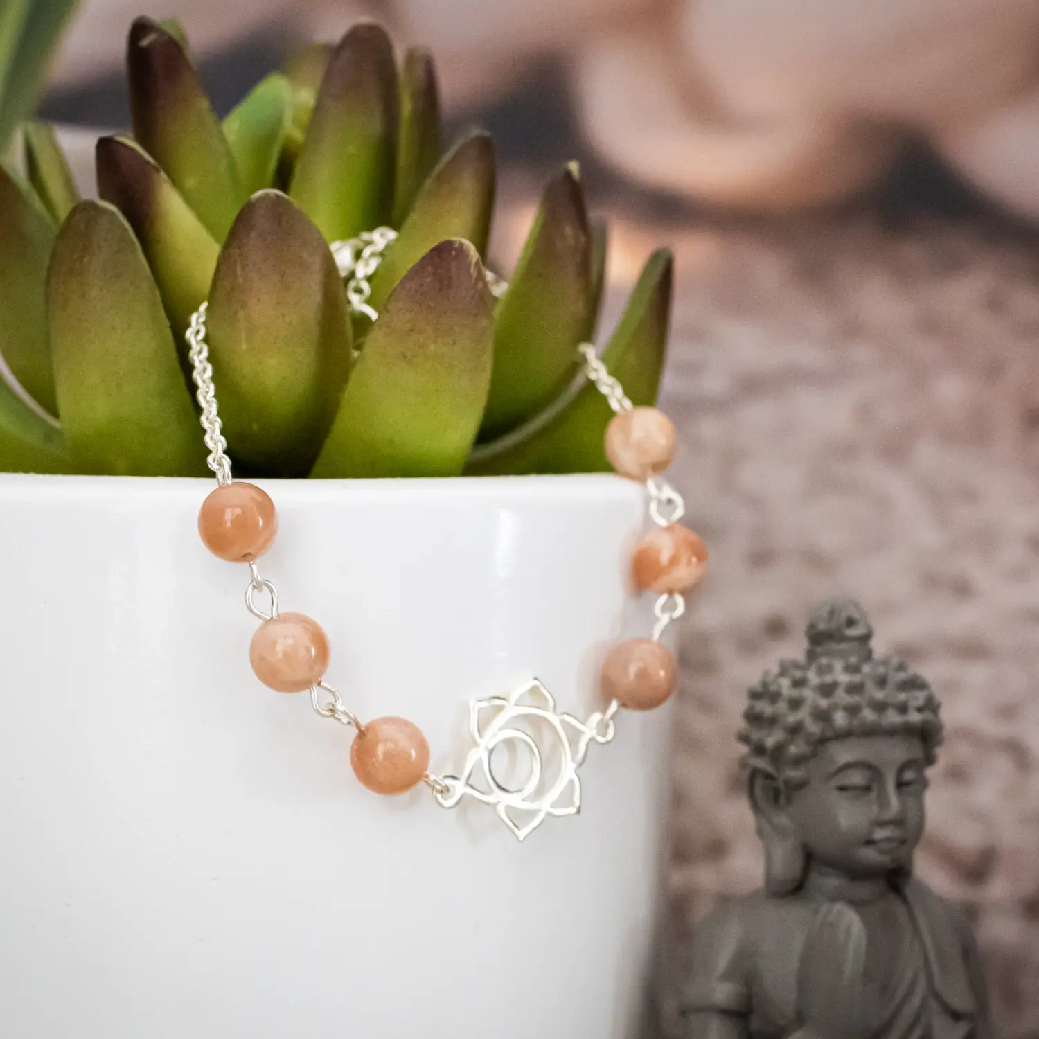 Bijou artisanal en pierres naturelles : bracelet chakra sacre et pierre de soleil Lithosmose